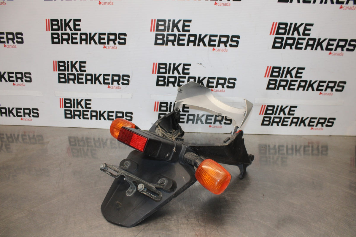 05-06 HONDA CBR600RR REAR BACK FENDER MUD GUARD BB893