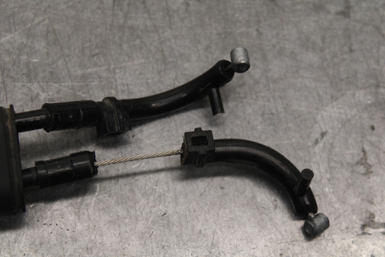 07-08 YAMAHA YZF R1 THROTTLE CABLES LINES BB675