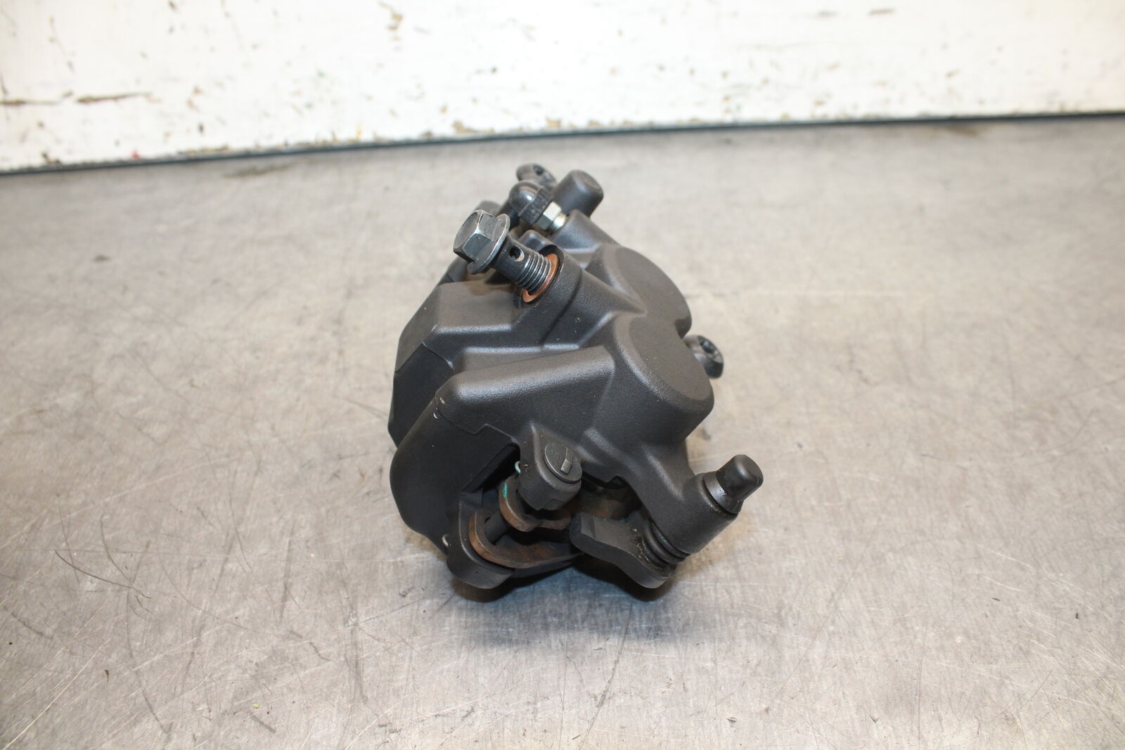 15-17 YAMAHA YZF R3 RIGHT FRONT BRAKE CALIPER BB111