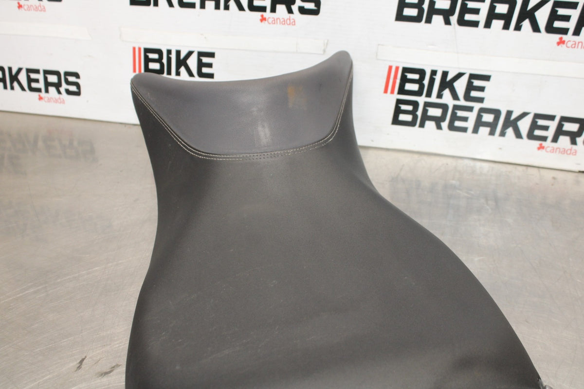 12 TRIUMPH STREET TRIPLE R FRONT REAR SEAT SADDLE BB914
