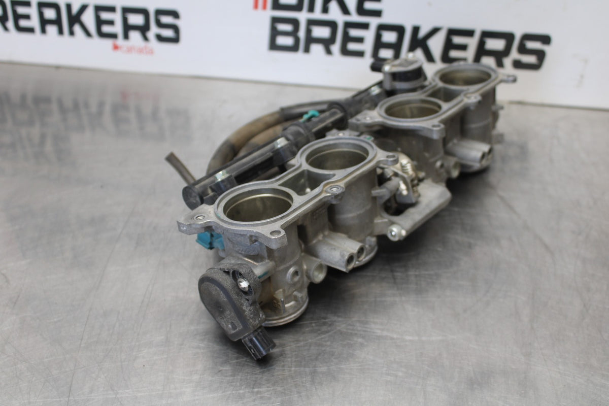 12 HONDA CB1000R MAIN FUEL INJECTORS / THROTTLE BODIES BB200