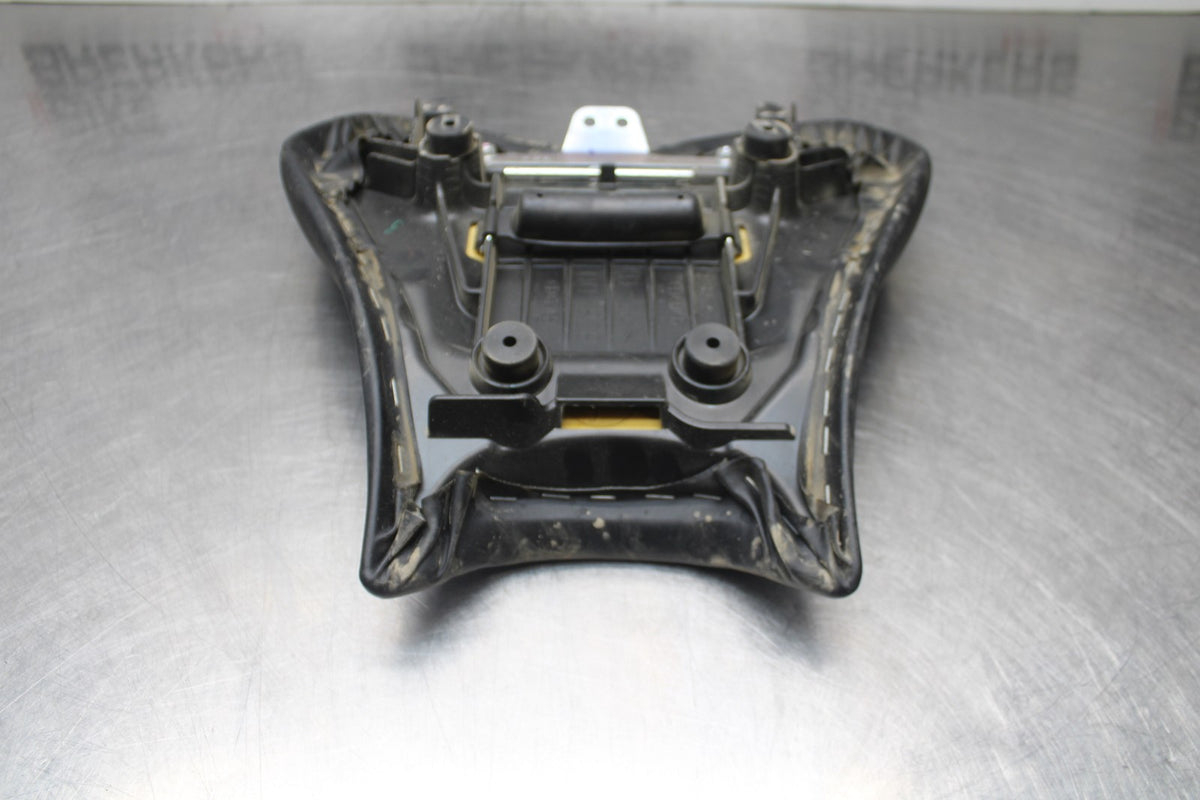 22-25 YAMAHA YZF R7 FRONT DRIVERS SEAT PAD SADDLE PILLION BB769-B