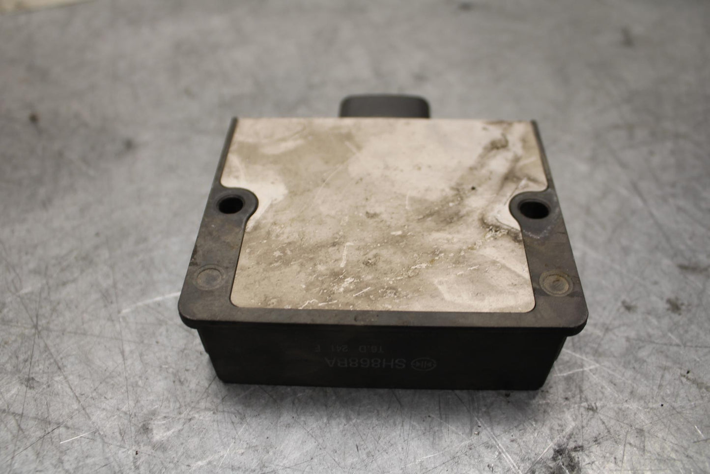 17 KAWASAKI Z900 ZR900 RECTIFIER VOLTAGE REGULATOR 21066-0753 BB549