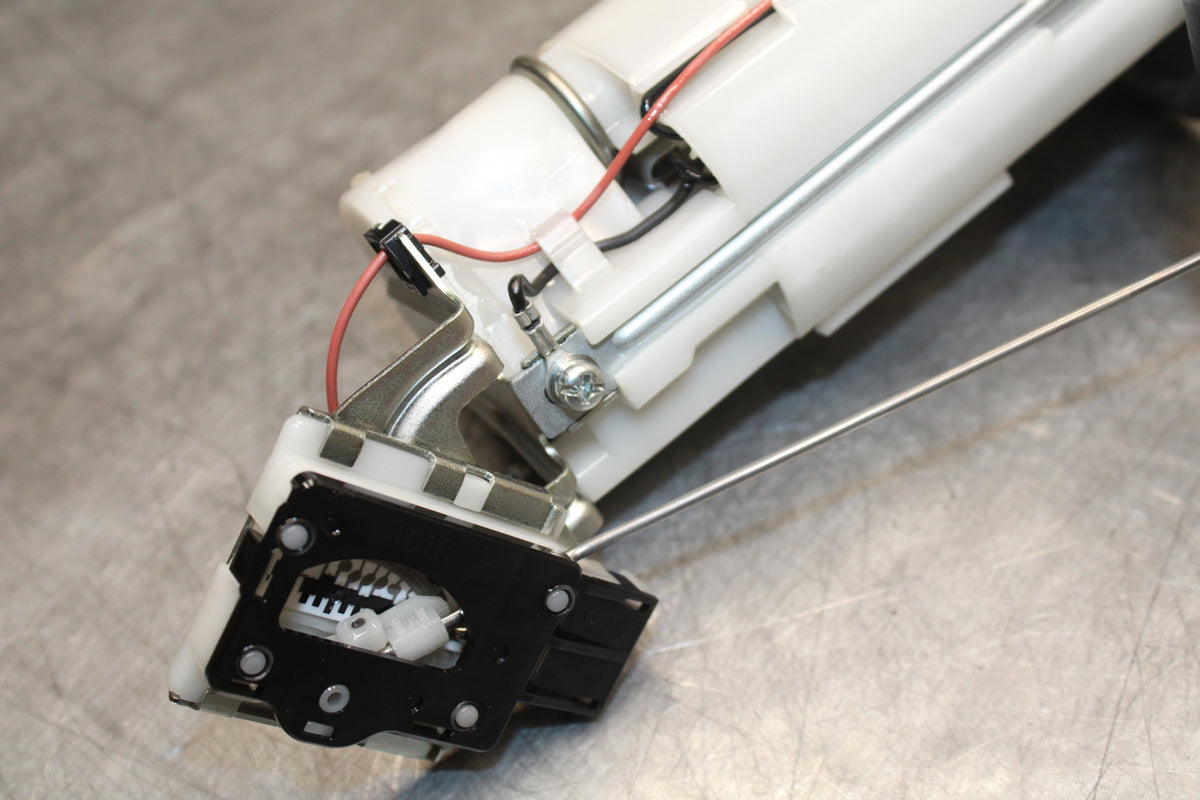 08-10 SUZUKI GSXR 600 FUEL PUMP GAS PETROL SENDER UNIT  BB721