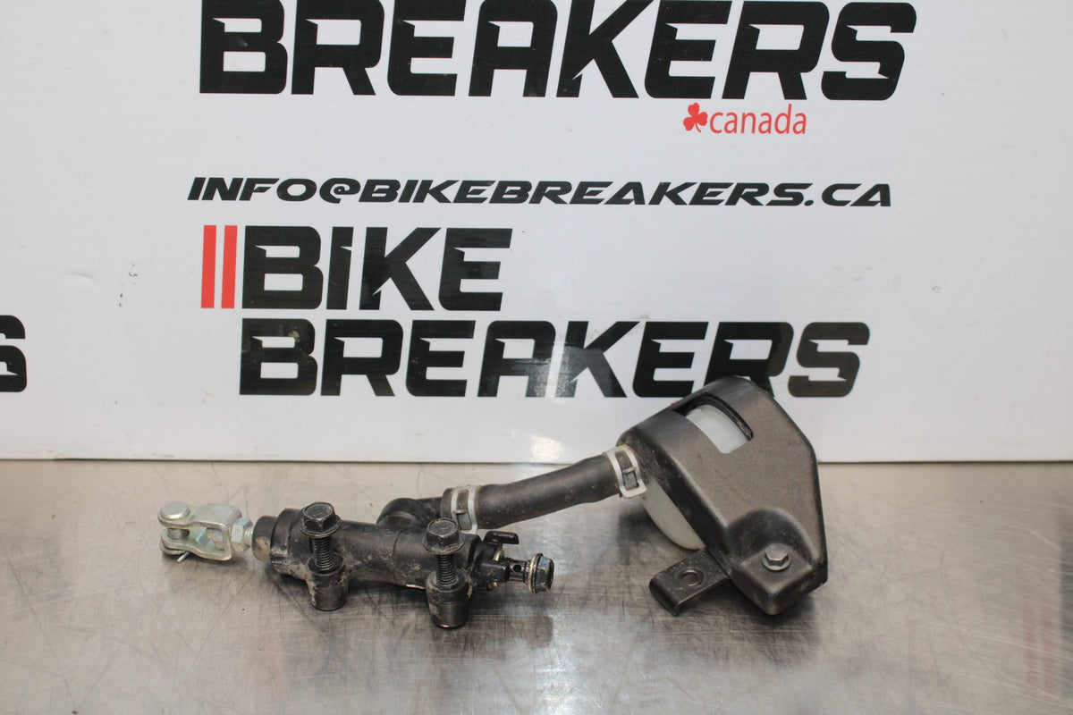 08 KAWASAKI VULCAN 900 REAR BACK BRAKE MASTER CYLINDER W RESERVOIR BB184