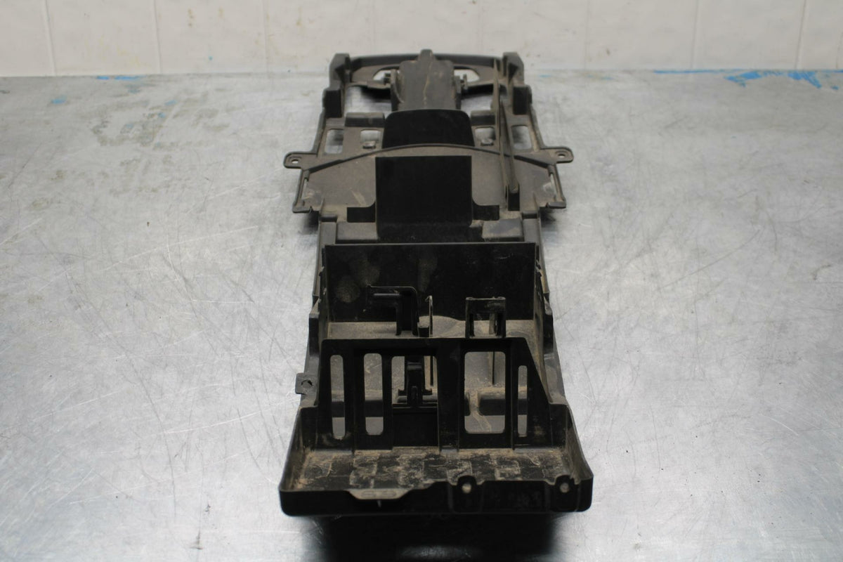 15-21 SUZUKI GSXR600 REAR BACK TAIL UNDERTAIL BATTERY TRAY PLASTIC BB418