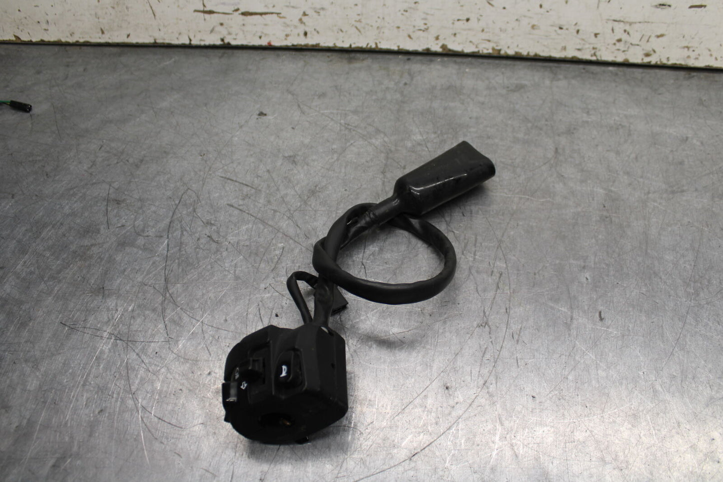 19-22 KAWASAKI Z400 LEFT CLIP ON HANDLE HORN SIGNALS SWITCH SWITCHES BB738