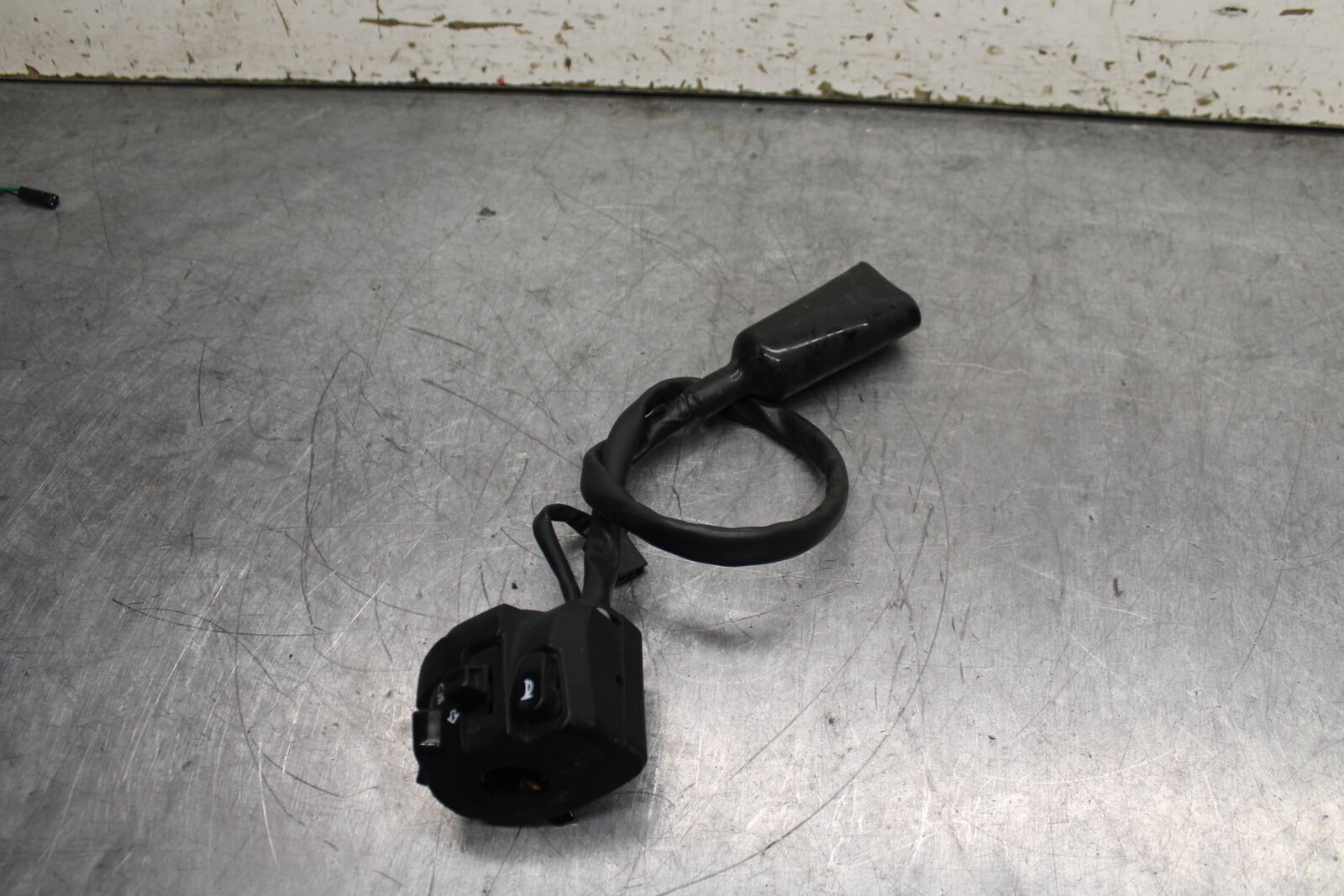 19-22 KAWASAKI Z400 LEFT CLIP ON HANDLE HORN SIGNALS SWITCH SWITCHES BB738