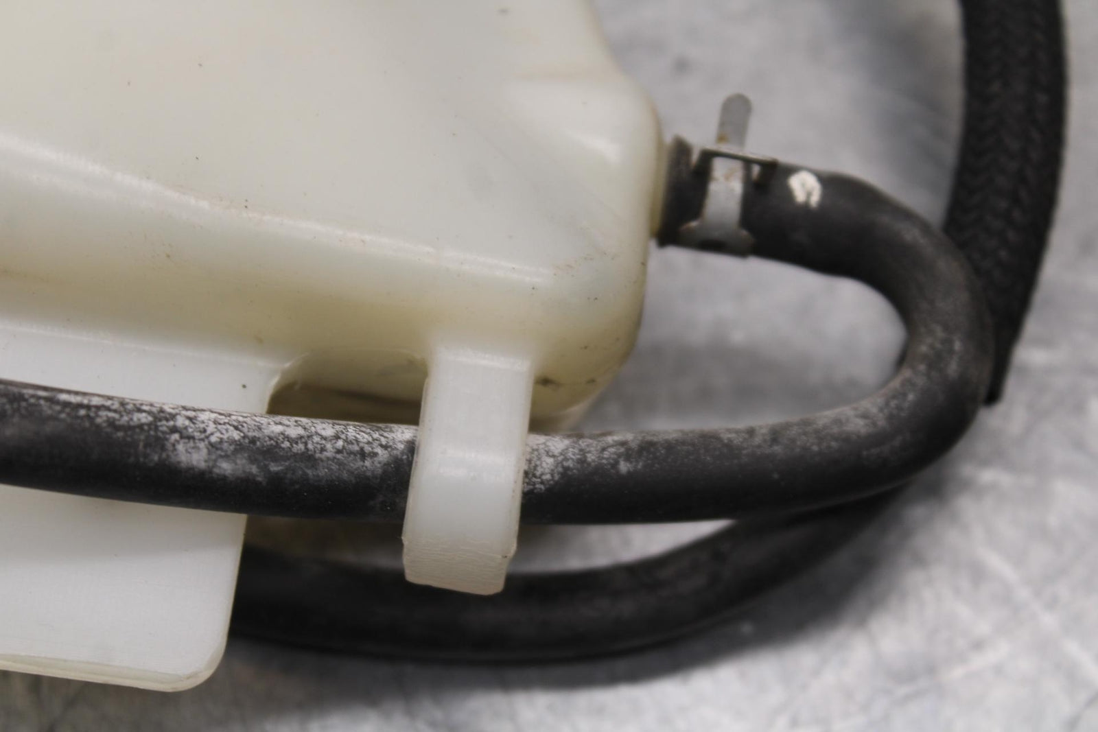 08-10 SUZUKI GSXR 600 750 COOLANT WATER TANK RESERVOIR BOTTLE BB101