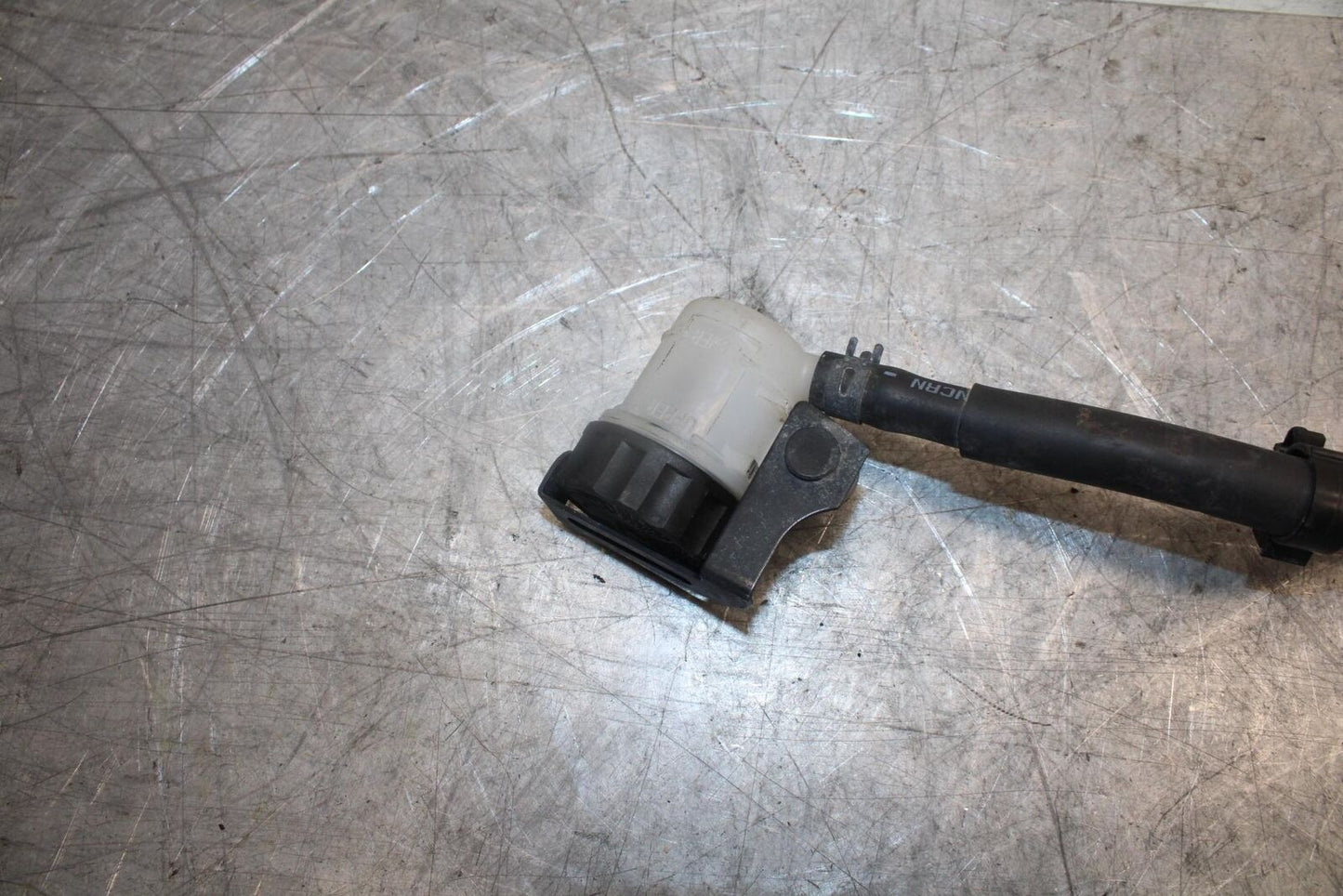 2015 Yamaha FZ09 REAR  MASTER FLUID RESERVOIR TANK BOTTLE 14B-25894-00-00  BB535