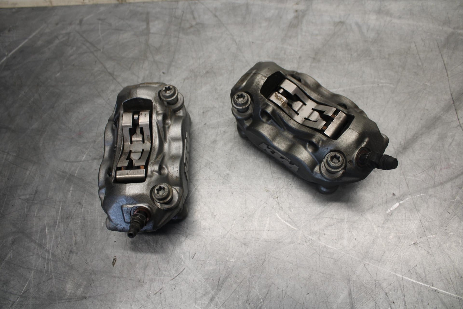 22 KTM 890 ADVENTURE   RIGHT LEFT FRONT BRAKE CALIPER SET PAIR CALIPERS BB514