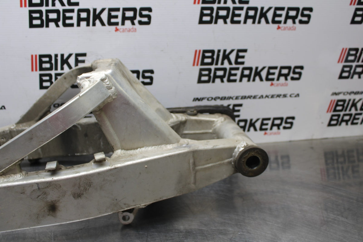 00 SUZUKI GSXR750 REAR SWINGARM BACK SUSPENSION SWING ARM BB820
