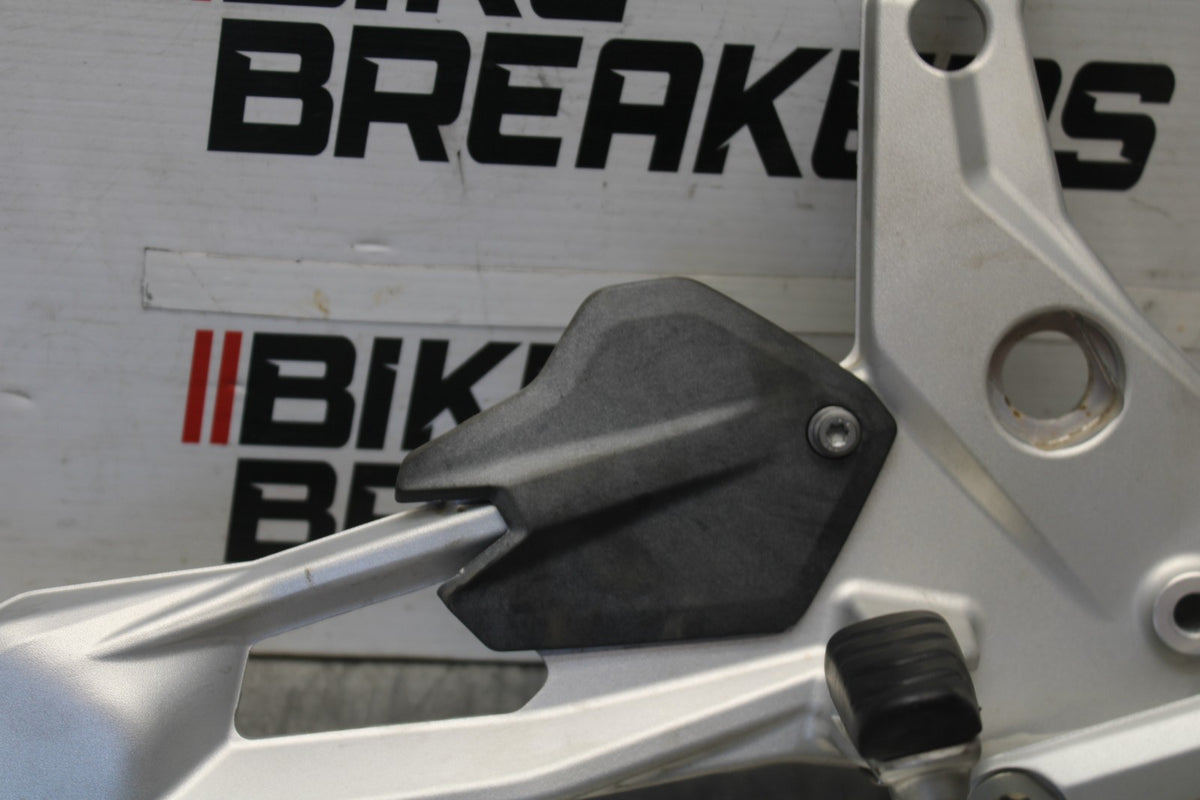 20-23 BMW F900R RIGHT REARSET REAR SET DRIVER FOOT PEG REST STOP BB923