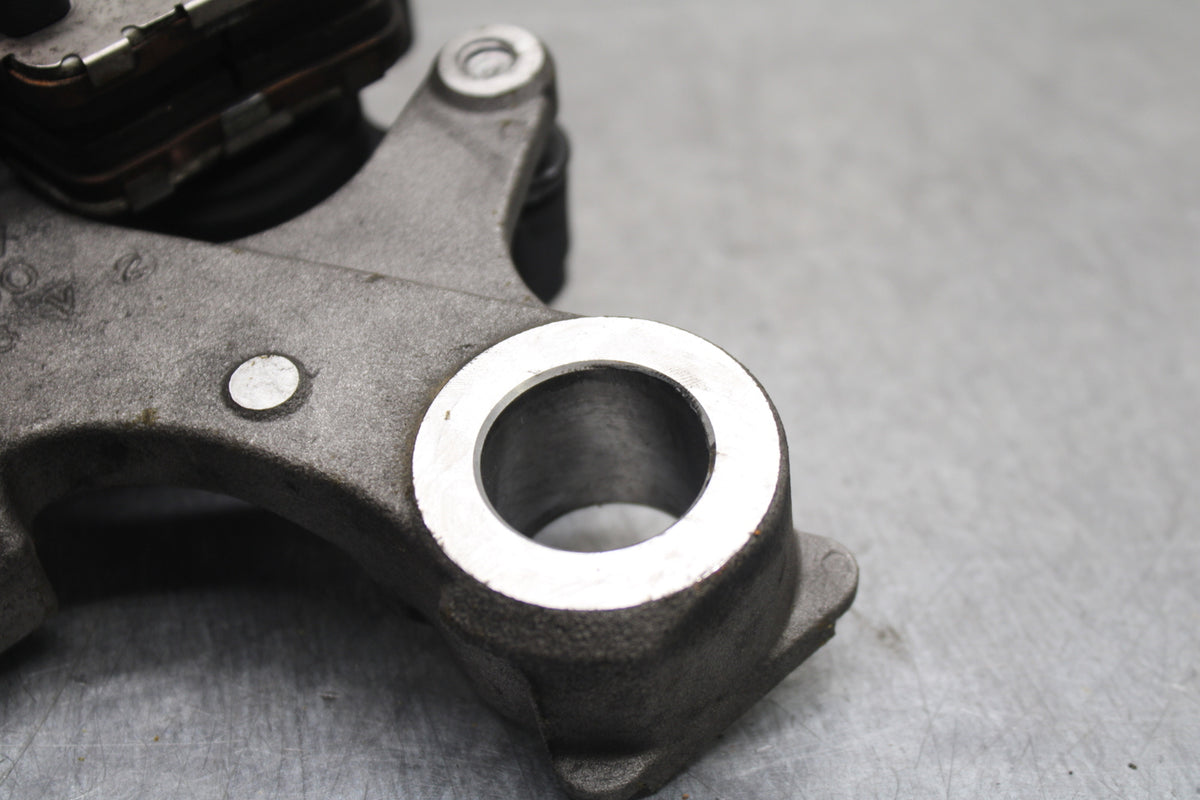 13 SUZUKI GSXR750 REAR BACK BRAKE CALIPER W MOUNT BRACKET BB110