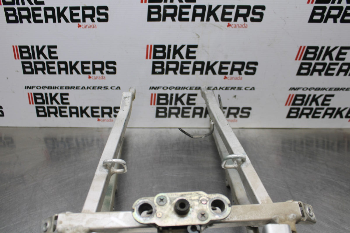 01-03 SUZUKI GSXR600 REAR SUBFRAME BACK SUB FRAME BB841