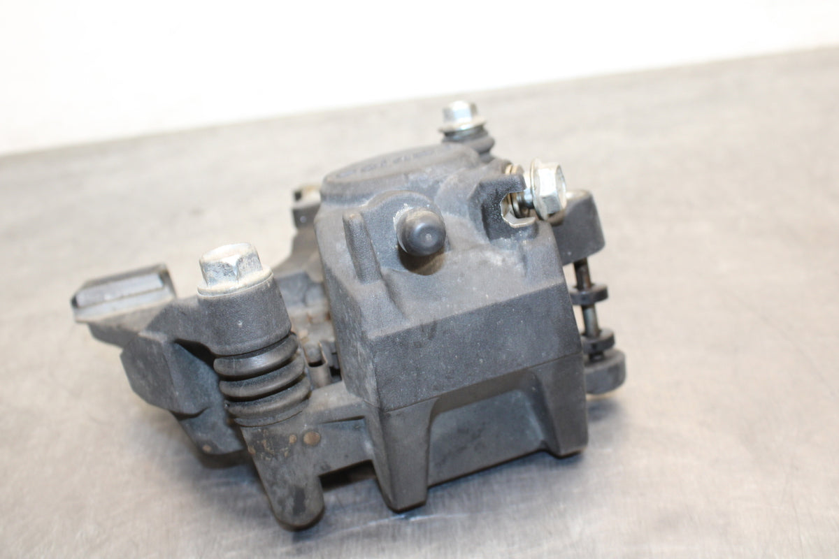 09 SUZUKI GSXR600 REAR BACK BRAKE CALIPER W MOUNT BRACKET BB759