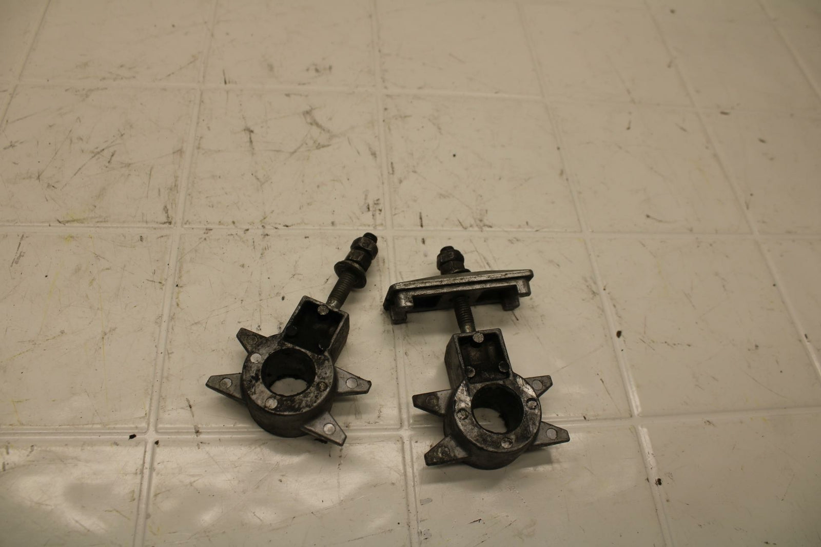 92-93 YAMAHA FJ1200A ABS SWINGARM CHAIN TENSIONER ADJUSTMENT BRACKETS BB07 