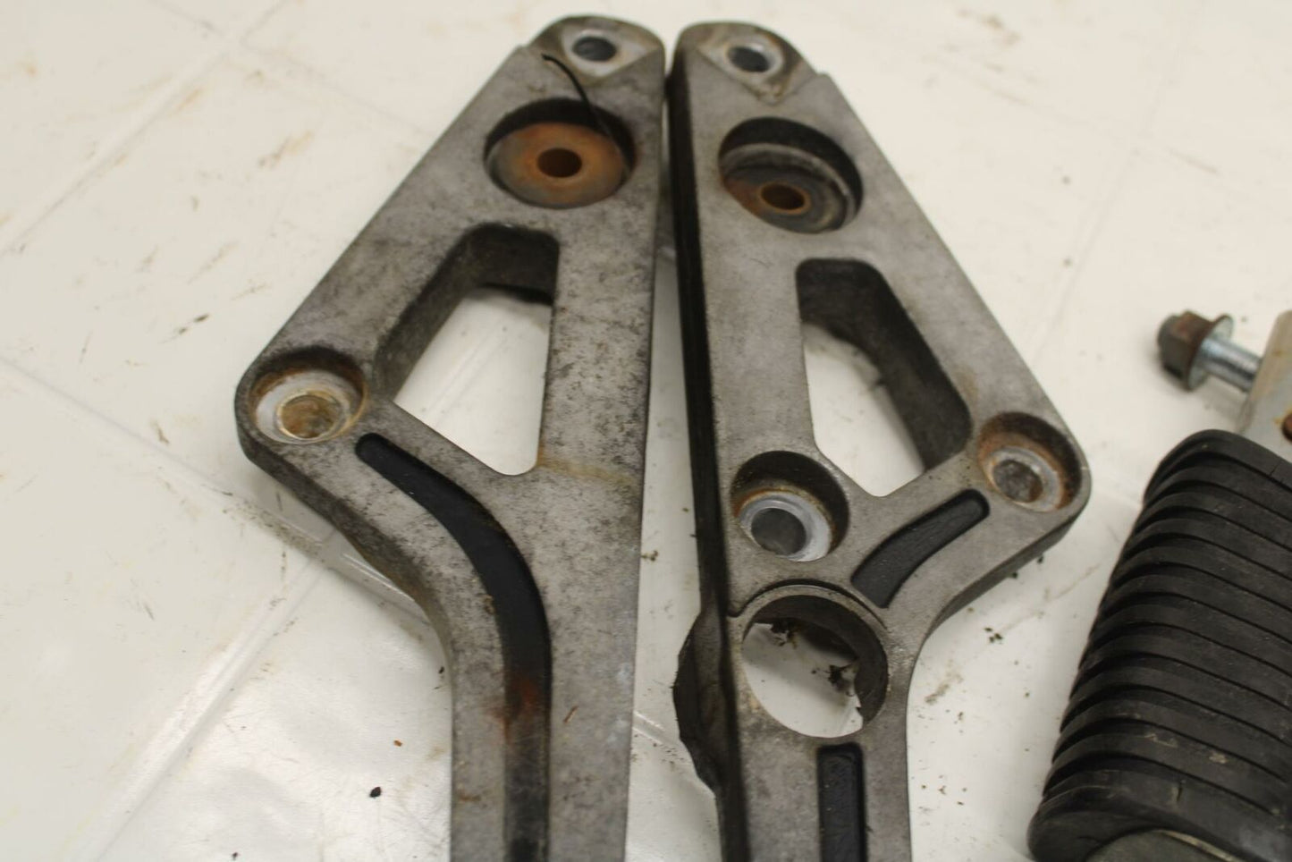 80-83 YAMAHA MAXIM 650 XJ650 FOOT PEG SUPPORTS BB403