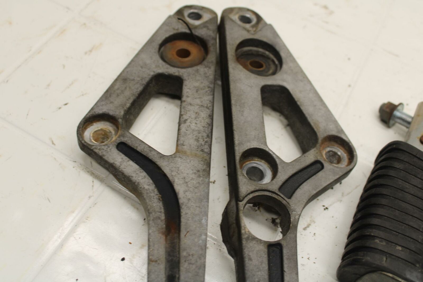 80-83 YAMAHA MAXIM 650 XJ650 FOOT PEG SUPPORTS BB403