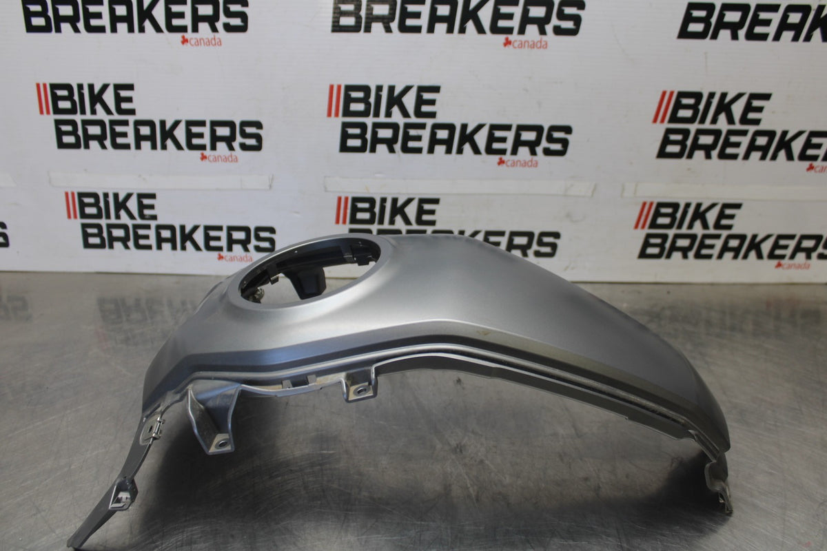 20-23 BMW F900R GAS TANK FUEL CELL COVER FAIRING COWL BB923