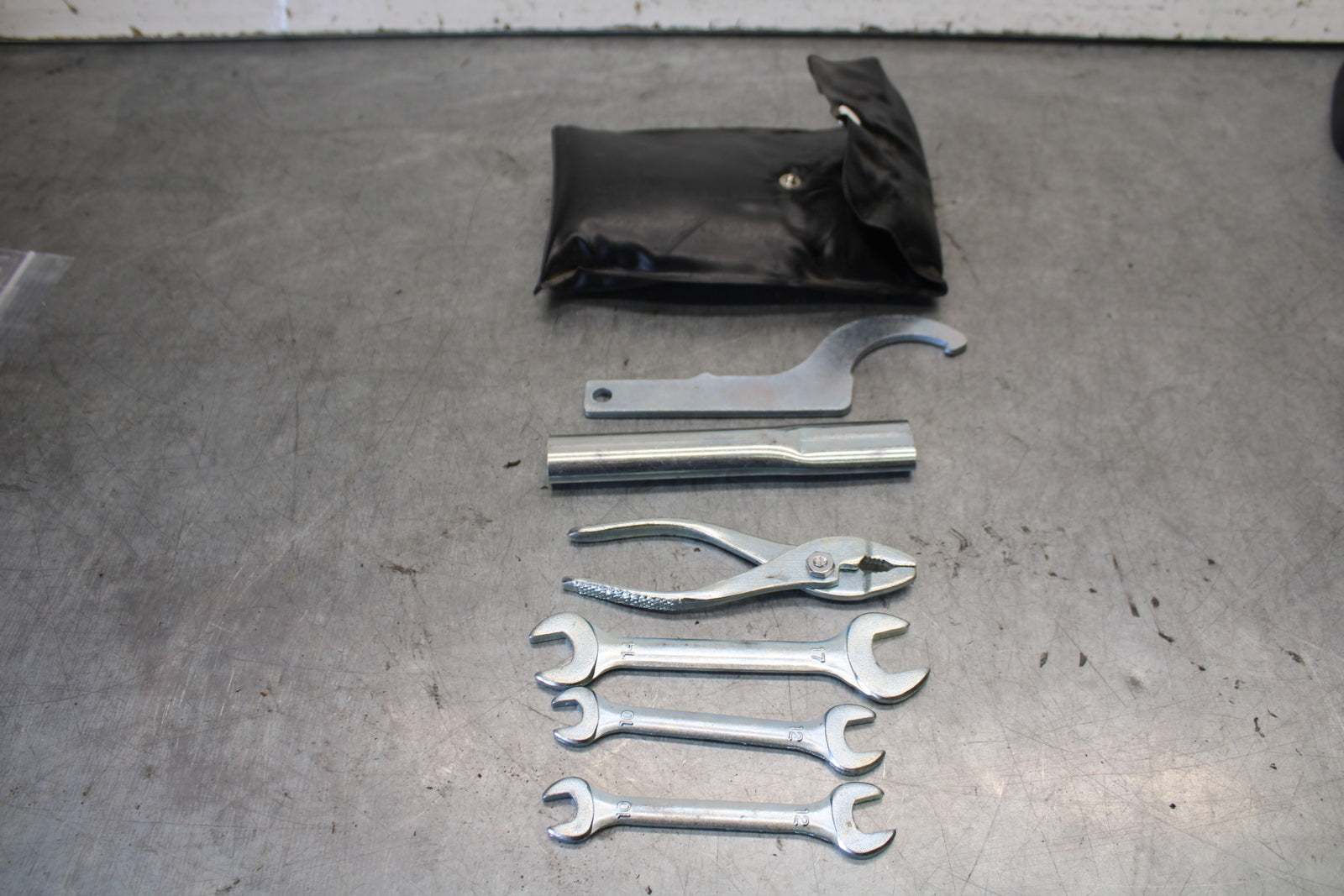 08-16 YAMAHA YZF R6 STOCK TOOLS OEM TOOL BAG KIT SET BB665
