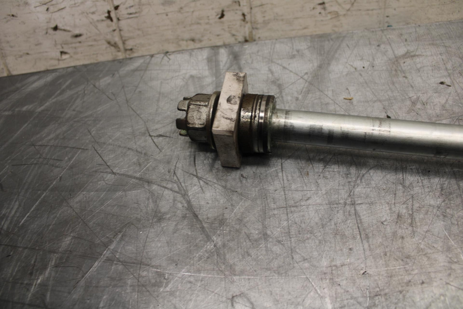 15-17 KAWASAKI EX 650 NINJA EX650 ABS REAR AXLE BACK WHEEL RIM BOLT AXEL BB494