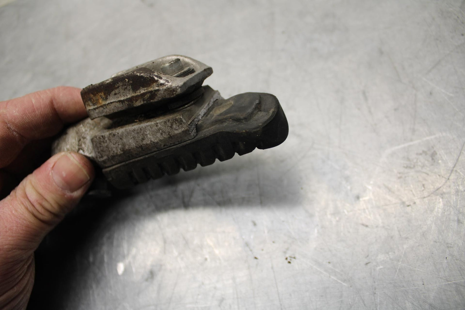 17 KAWASAKI VERSYS_X 300 FRONT FOOT RESTS PEGS STEPS SET PAIR BB504