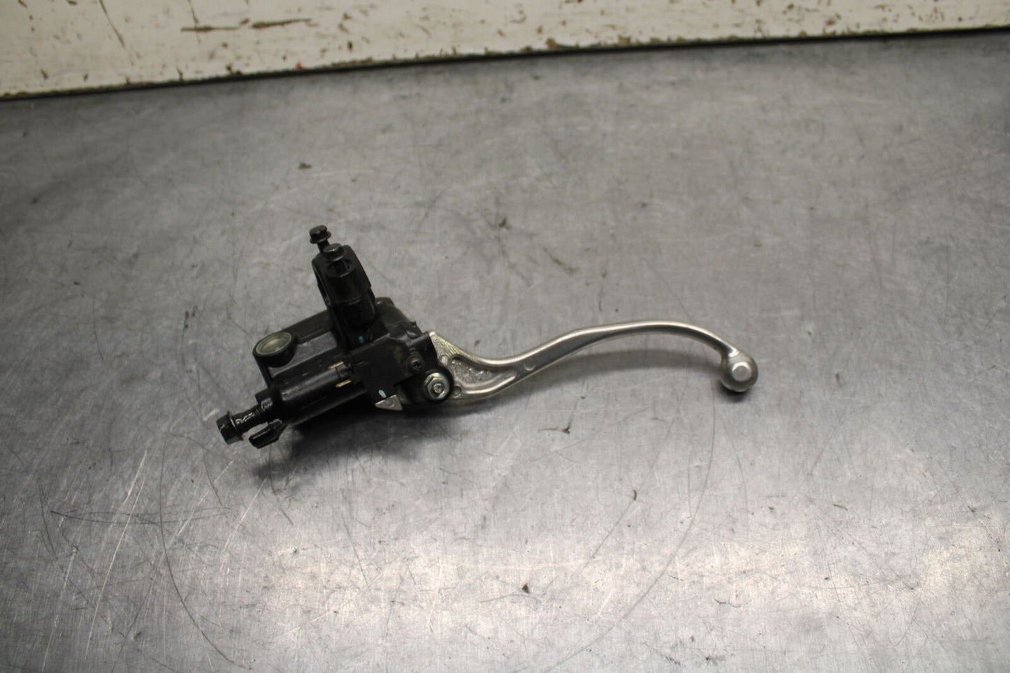 15-16 HONDA CB300F FRONT BRAKE MASTER CYLINDER w/ LEVER BB740