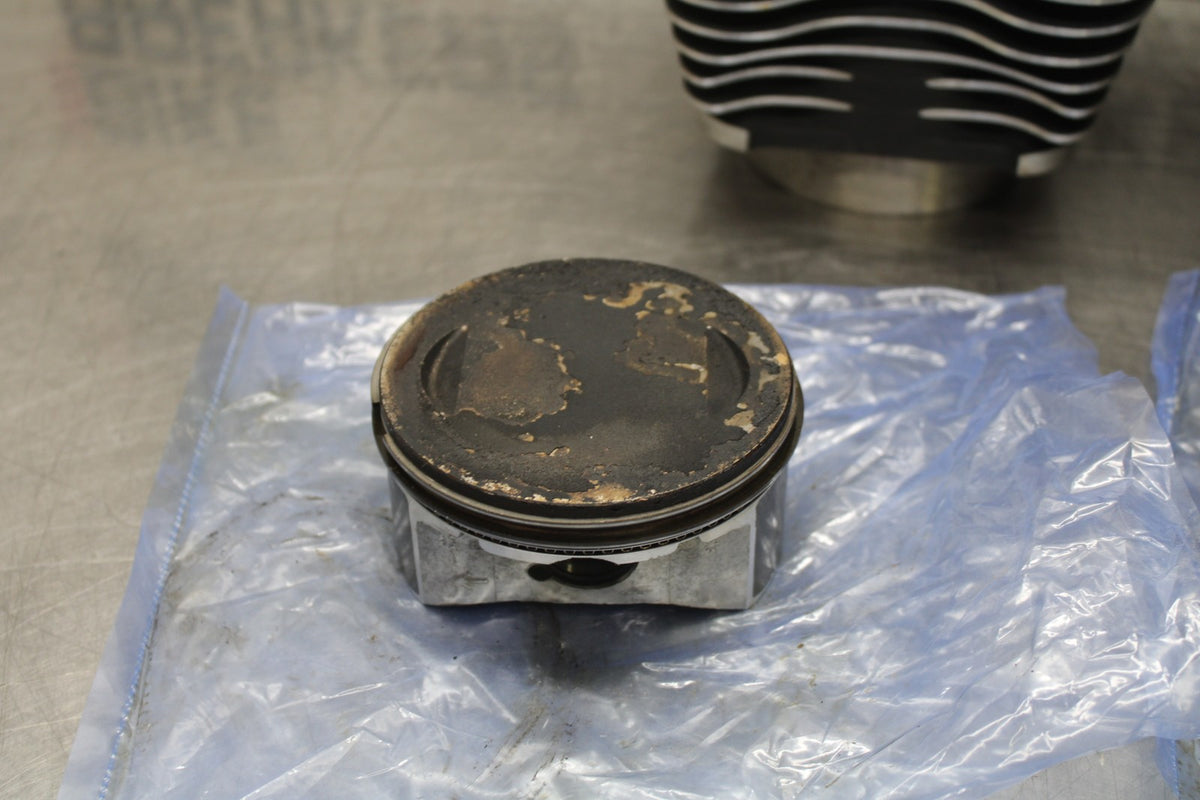 14 HARLEY-DAVIDSON STREET GLIDE ENGINE TOP END CYLINDER & PISTON SET PAIR BB880
