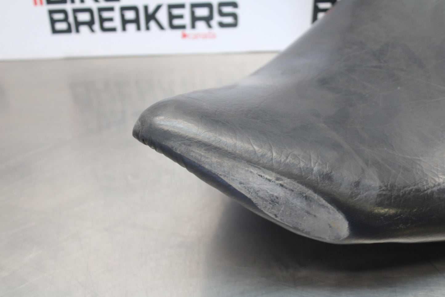 05-06 VICTORY KINGPIN DELUXE FRONT DRIVERS SEAT BB195