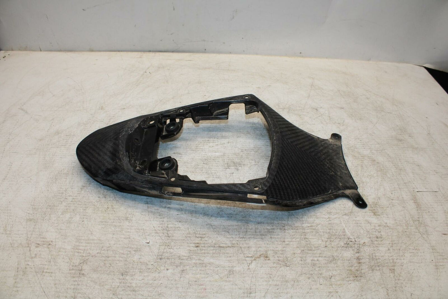 11-19 SUZUKI GSXR600 CENTER REAR BACK TAIL FAIRING COWL BB371