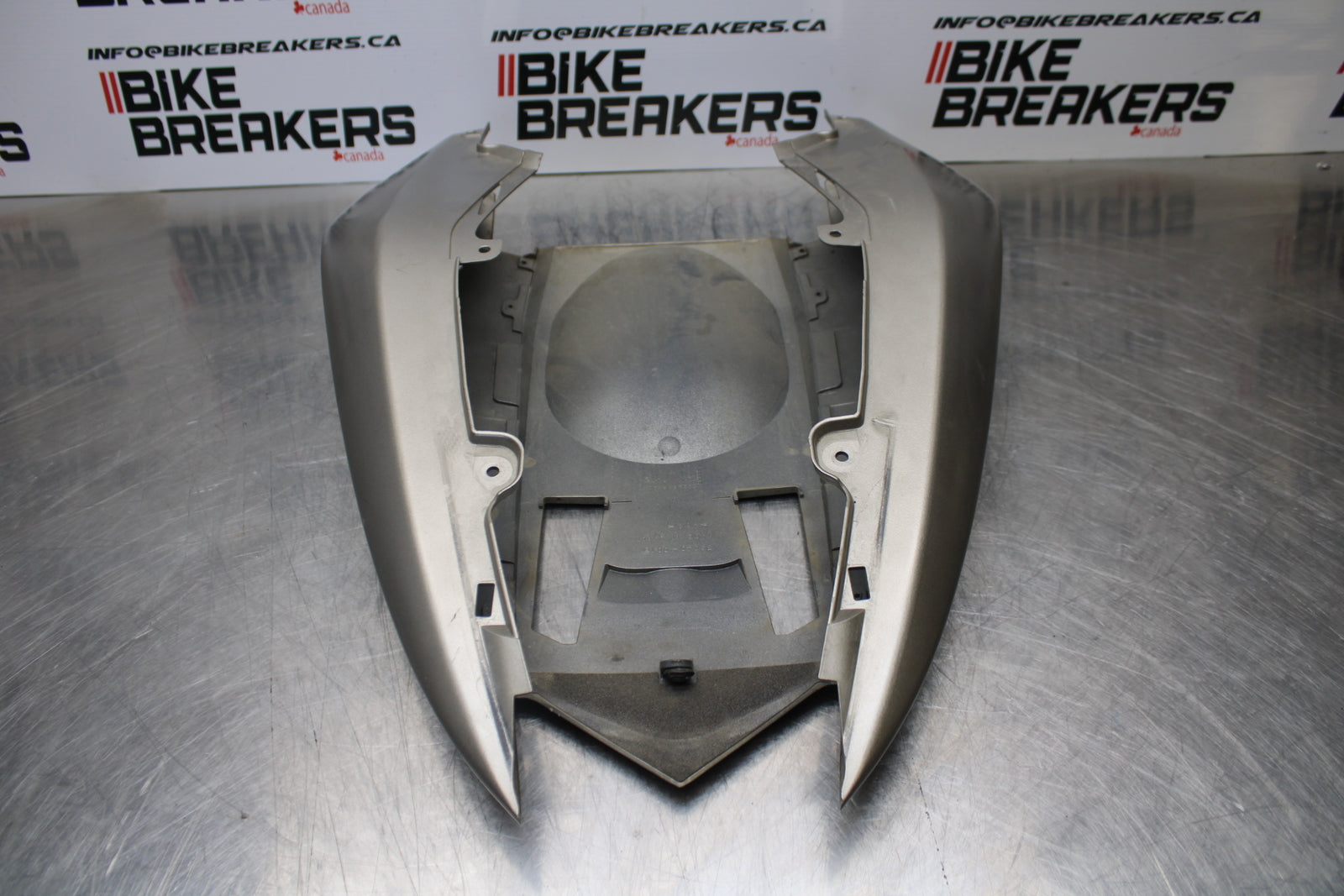 04-05 KAWASAKI NINJA ZX10R REAR BACK TAIL FAIRING COWL SHROUD BB163