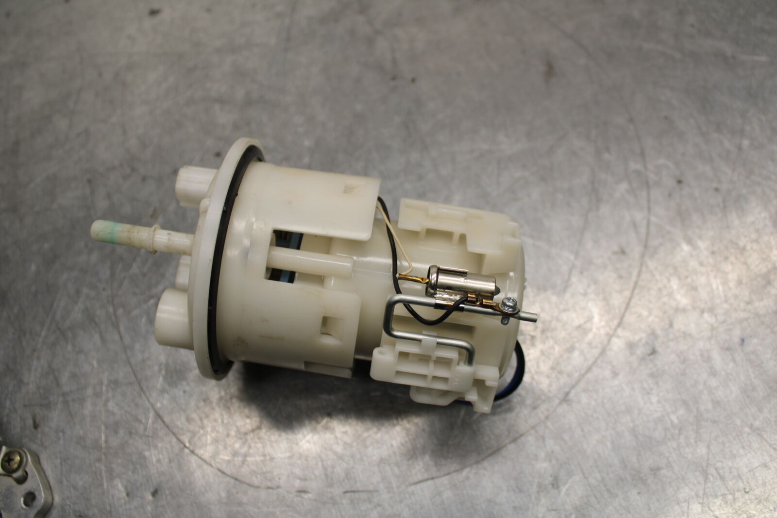 06-07 YAMAHA YZF R6 FUEL PUMP GAS PETROL SENDER UNIT BB742