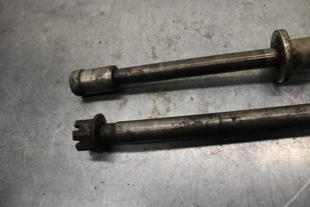 75 SUZUKI GT 550 FRONT REAR WHEEL RIM AXLE PIVOT BOLT BB72