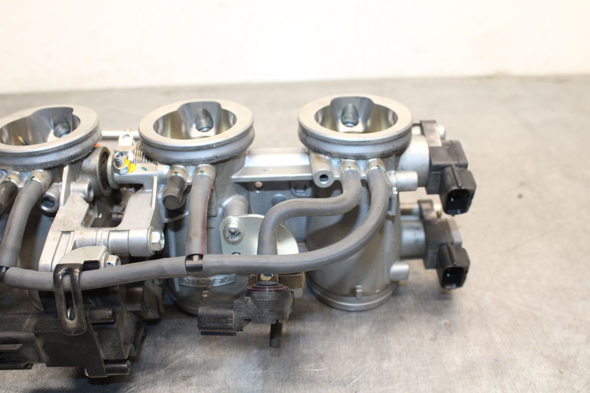 13-18 KAWASAKI NINJA ZX6R MAIN FUEL INJECTORS / THROTTLE BODIES BB130