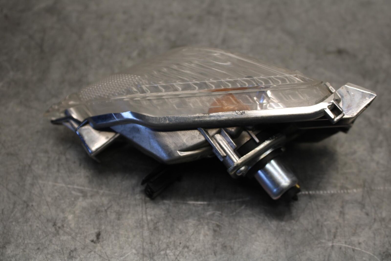 11-23 SUZUKI GSXR 750 RIGHT REAR BACK TURN SIGNAL LIGHT INDICATOR BB54