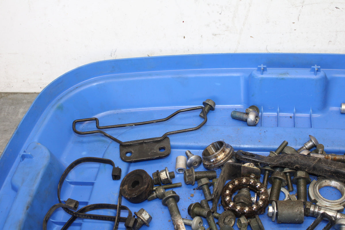 04 SUZUKI INTRUDER 800 MOUNTING BOLTS HARDWARE MOTOR SCREWS BB758