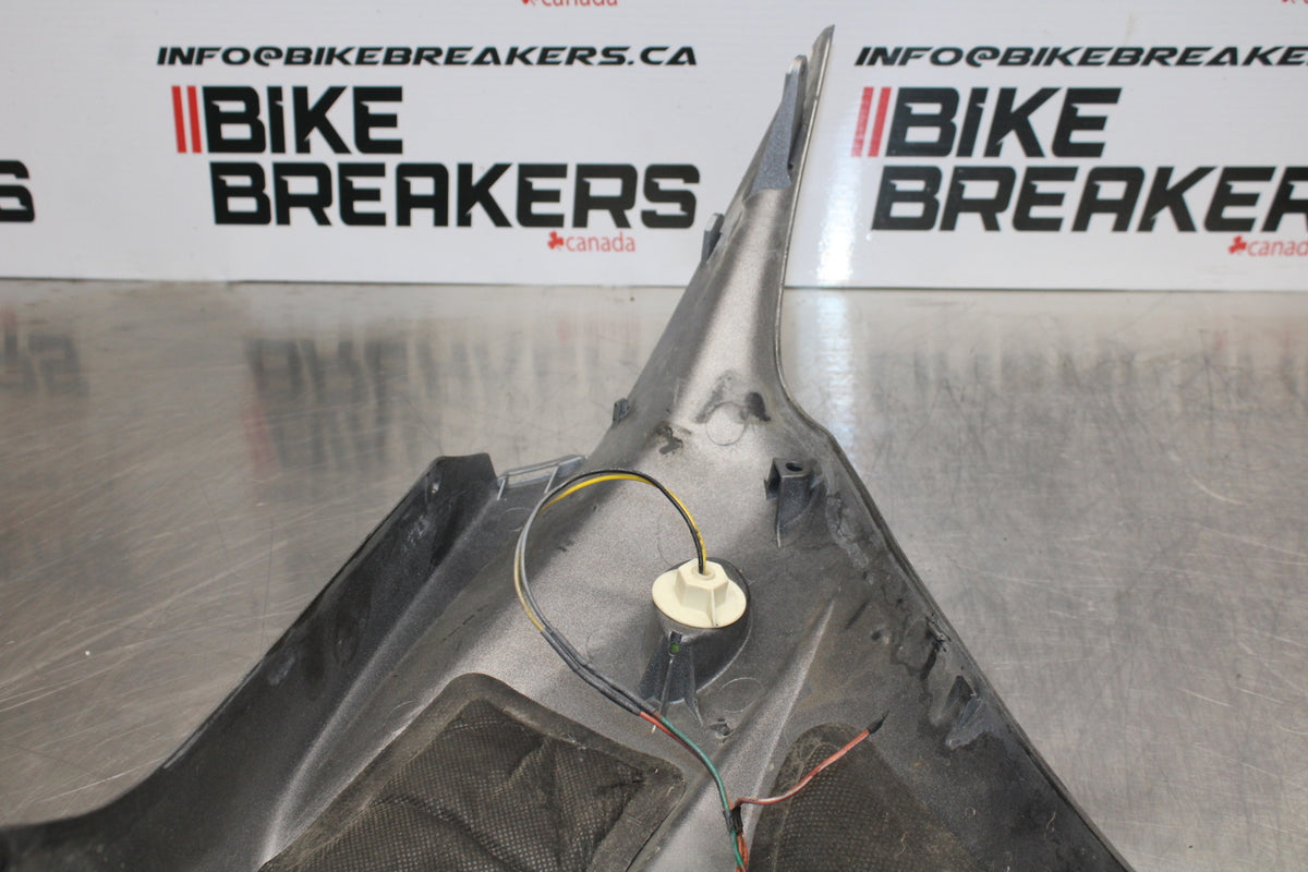 06-07 HONDA CBR1000RR LEFT MID UPPER SIDE FAIRING COWL PLASTIC BB166