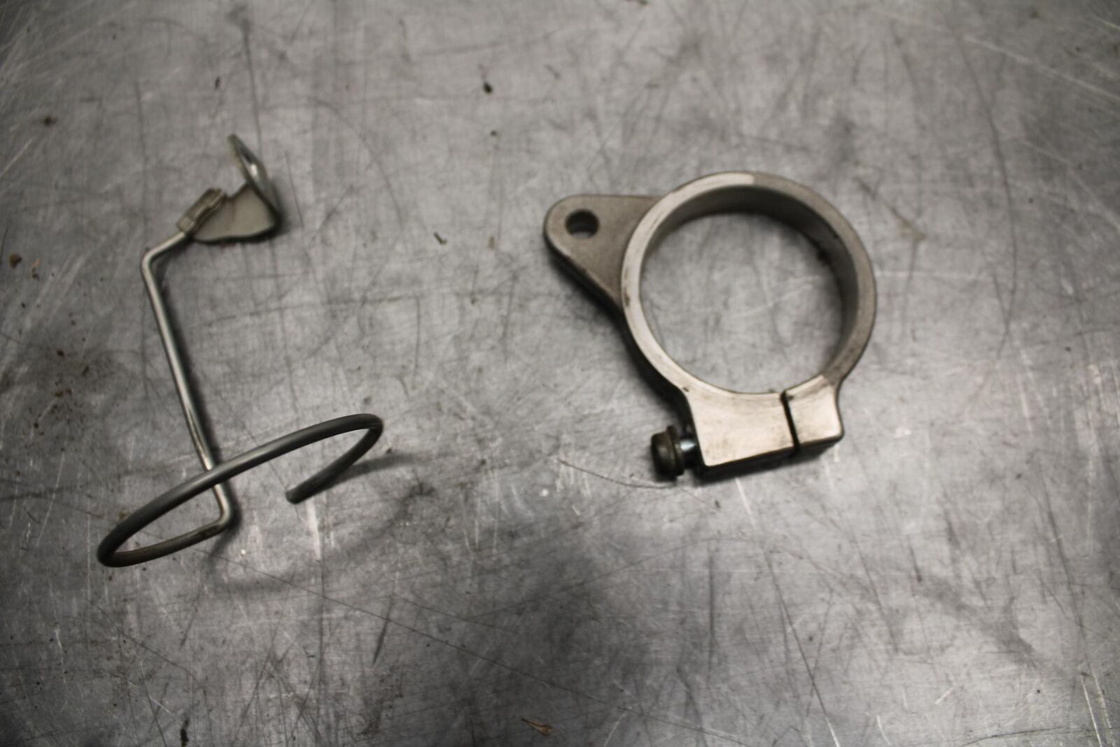 91-92 SUZUKI GSXR750 M  STEERING DAMPER STABILIZER BRACKET BB493