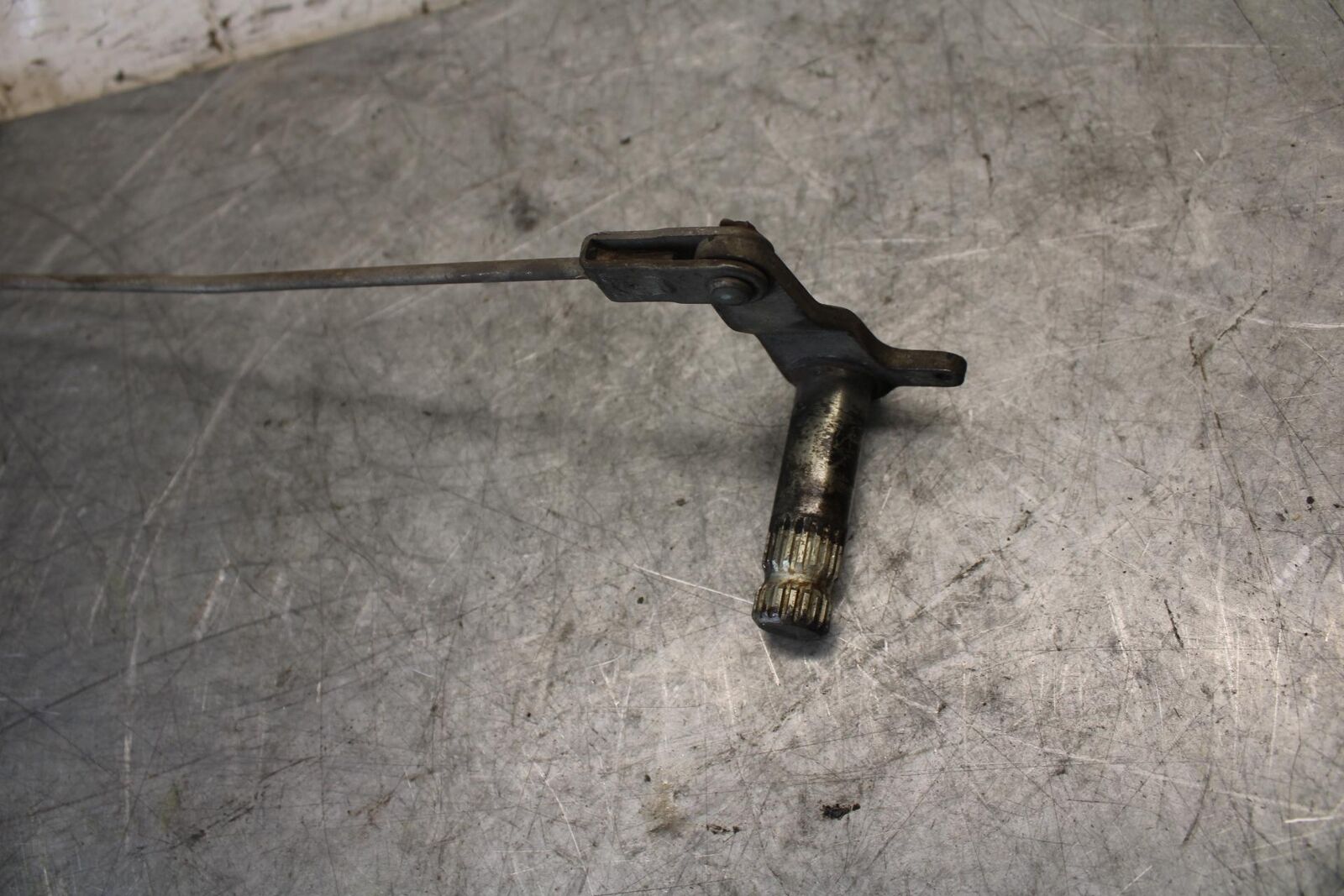 1982 Suzuki GS450L REAR BACK BRAKE TORQUE ROD SHAFT BAR 64311-44200-019 BB52