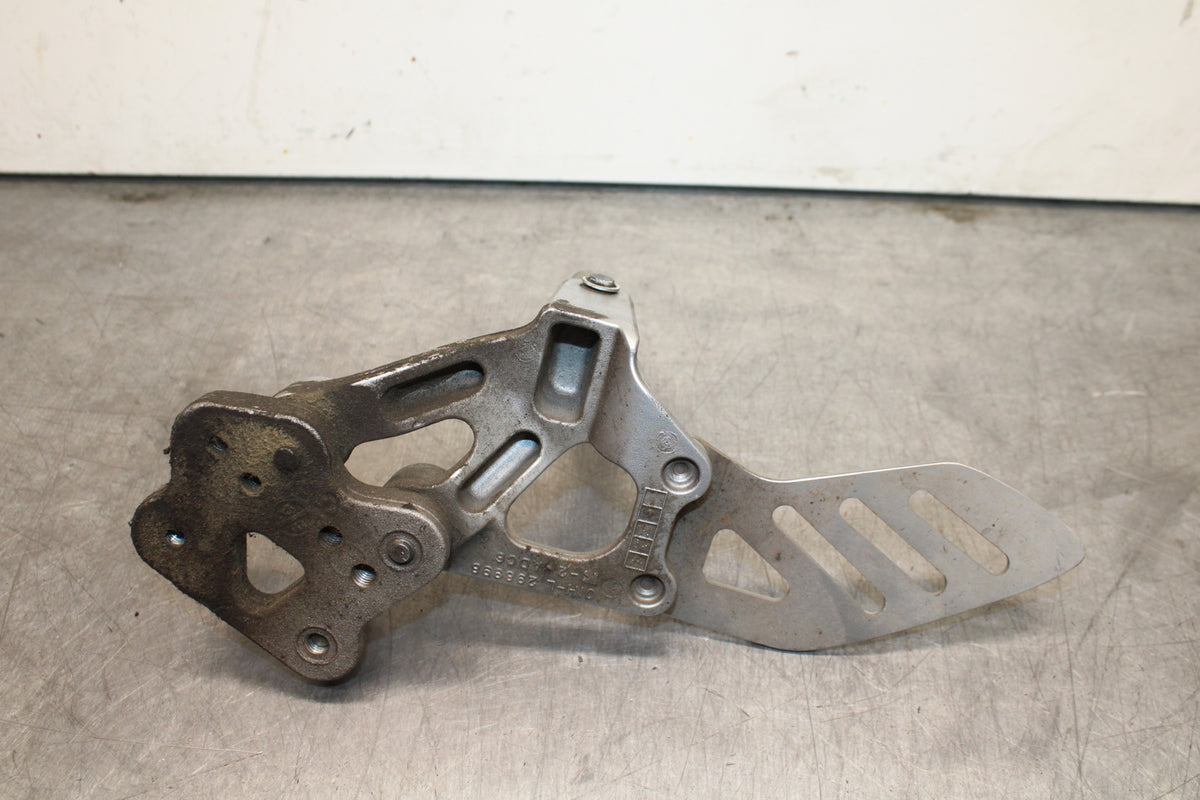 08-10 SUZUKI GSXR 600 LEFT REARSET REAR SET DRIVER FOOT PEG REST STOP BB753