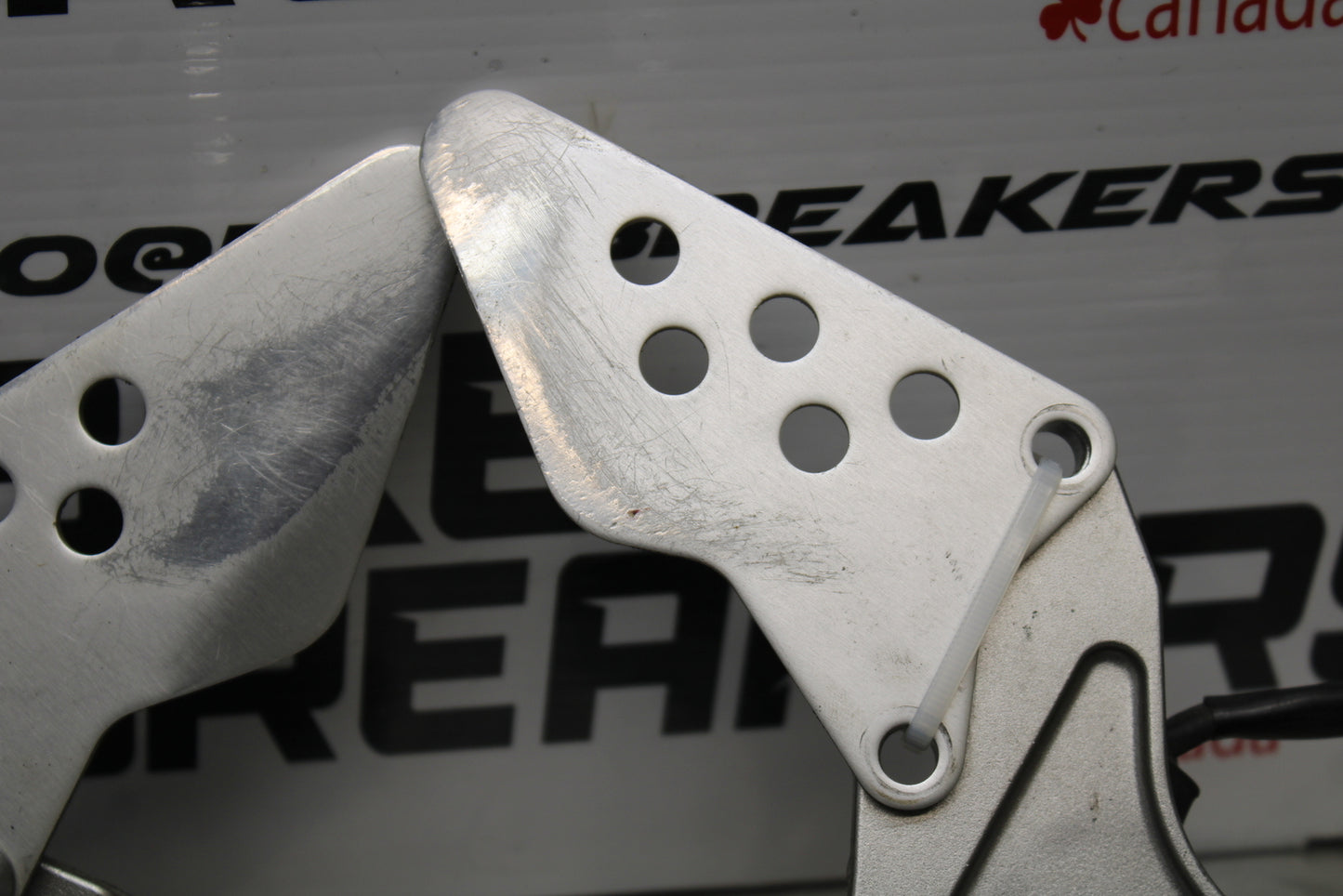 04-05 KAWASAKI NINJA ZX10R RIGHT LEFT REARSETS REAR SET DRIVER FOOT PEGS  BB163