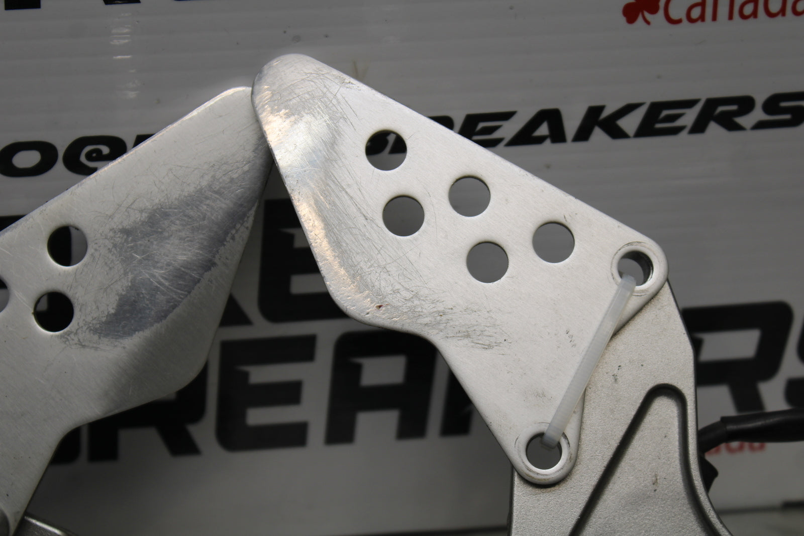 04-05 KAWASAKI NINJA ZX10R RIGHT LEFT REARSETS REAR SET DRIVER FOOT PEGS  BB163