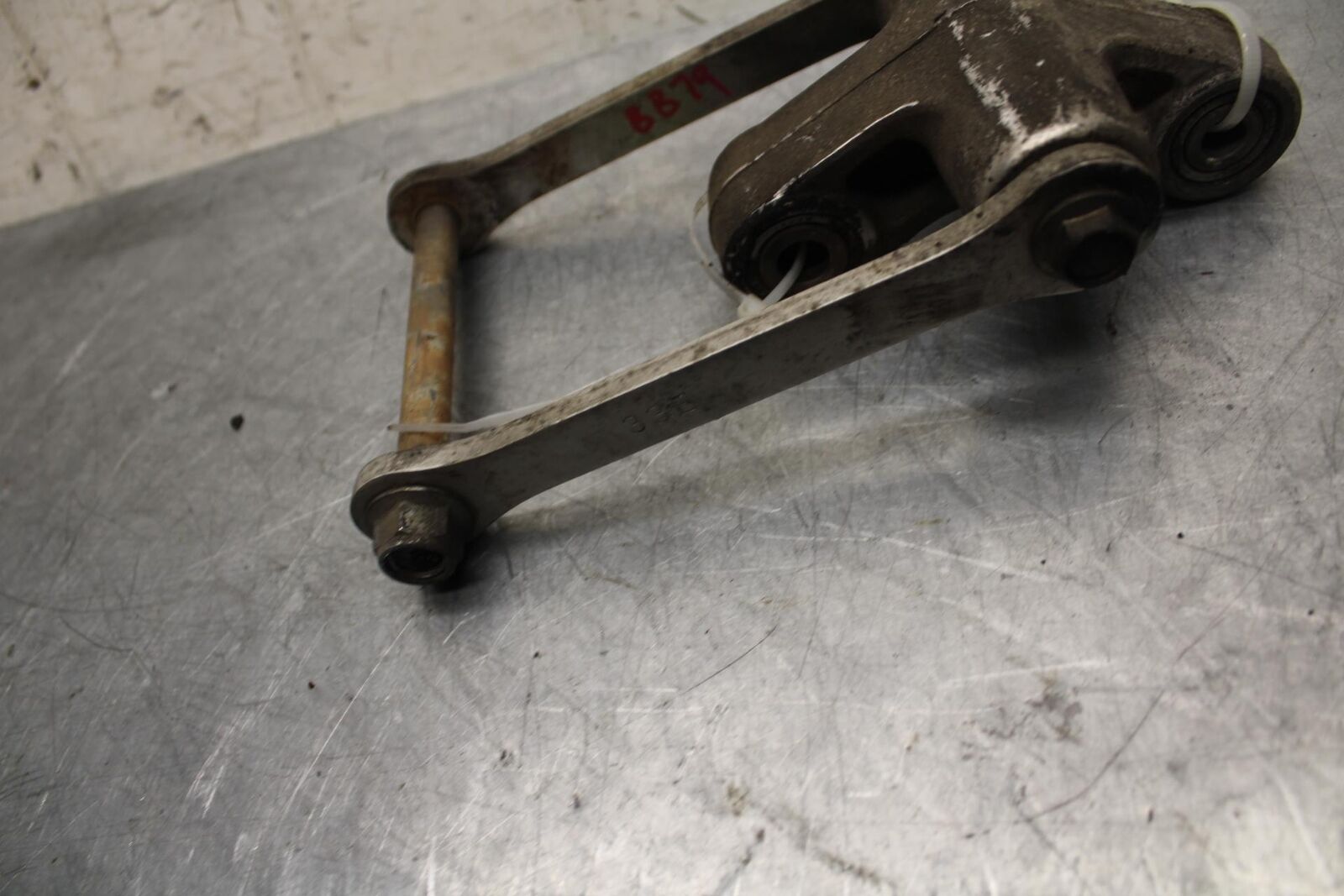 1997 Suzuki GSXR750 REAR DOGBONE SHOCK LINKAGE LINK BB39