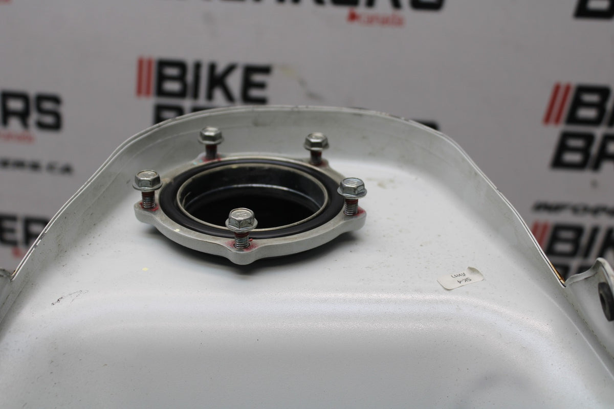 18-26 KAWASAKI Z400 GAS TANK FUEL CELL PETROL RESERVOIR BB852