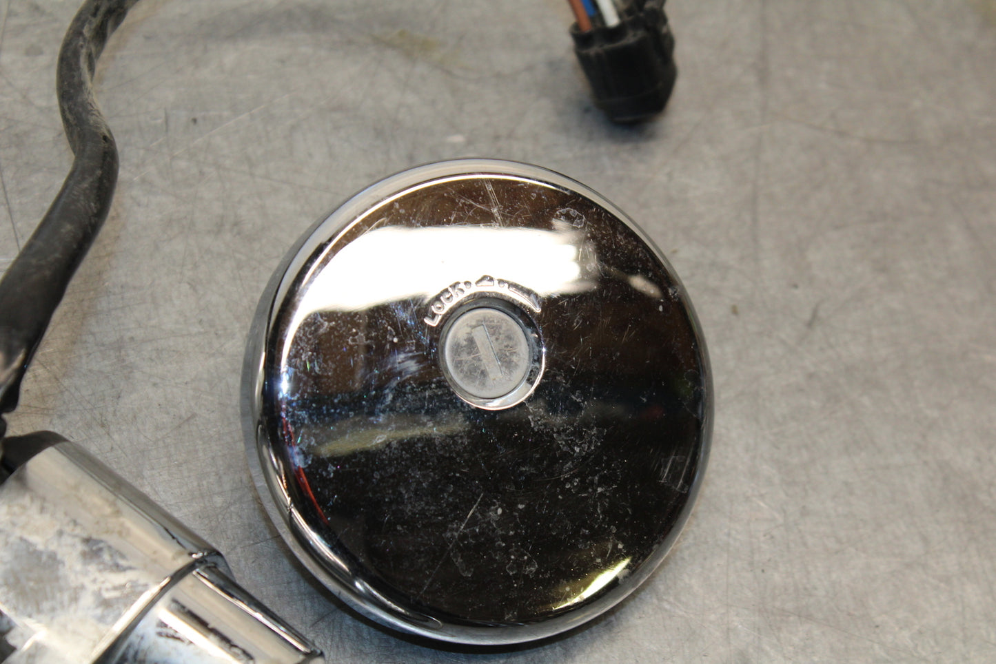 98-03 KAWASAKI VULCAN 1500L IGNITION LOCK KEY W/ GAS CAP  BB678