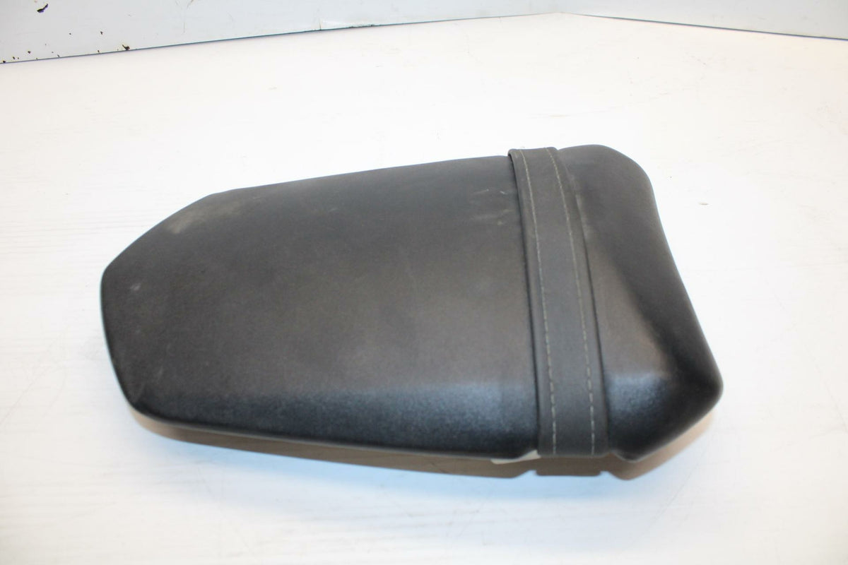 06 YAMAHA YZF R1 REAR BACK PASSENGER TANDEM SEAT PAD SADDLE PILLION BB282