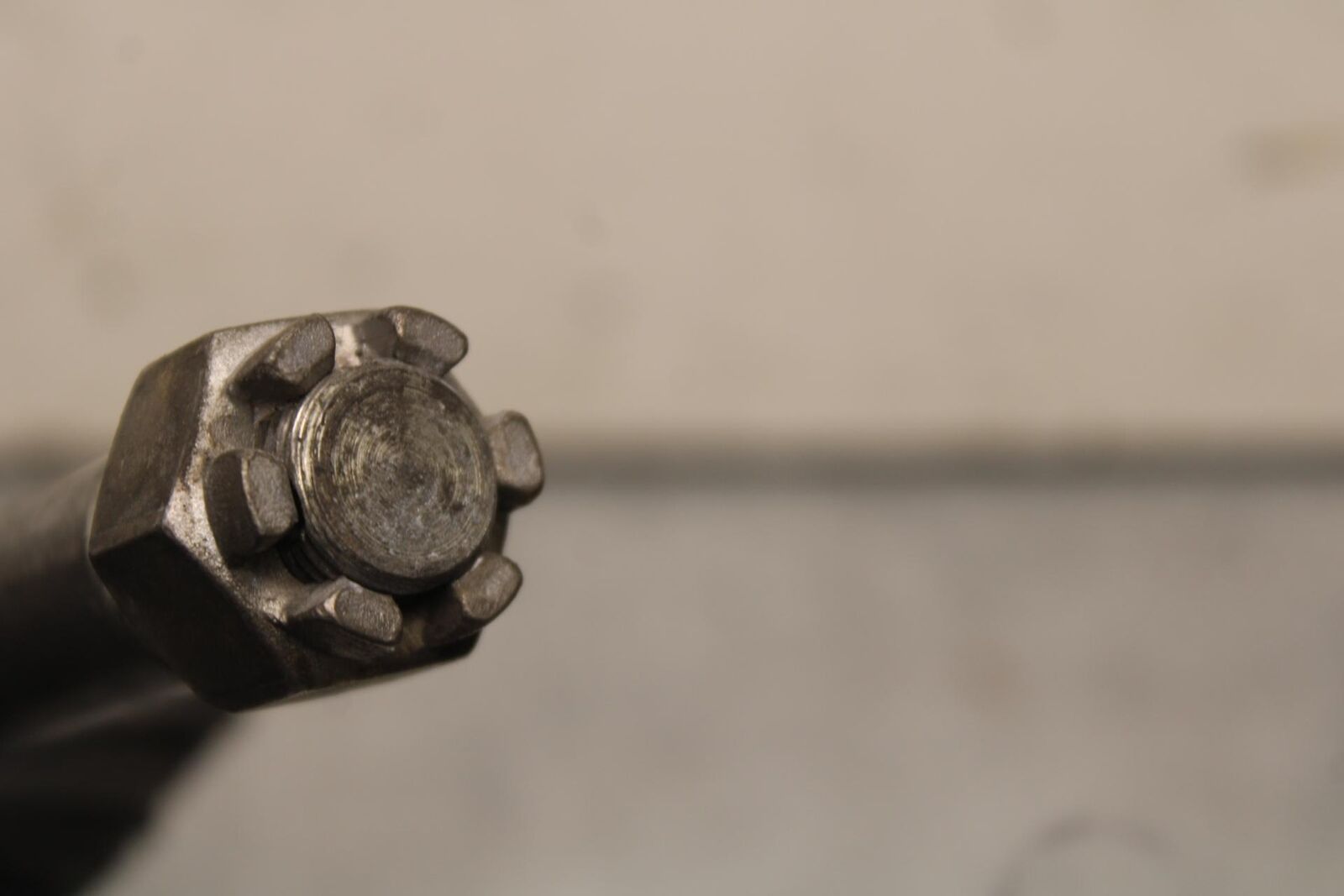 03-08 KAWASAKI VULCAN 1600 REAR AXLE BACK WHEEL RIM PIVOT BOLT AXEL BB616