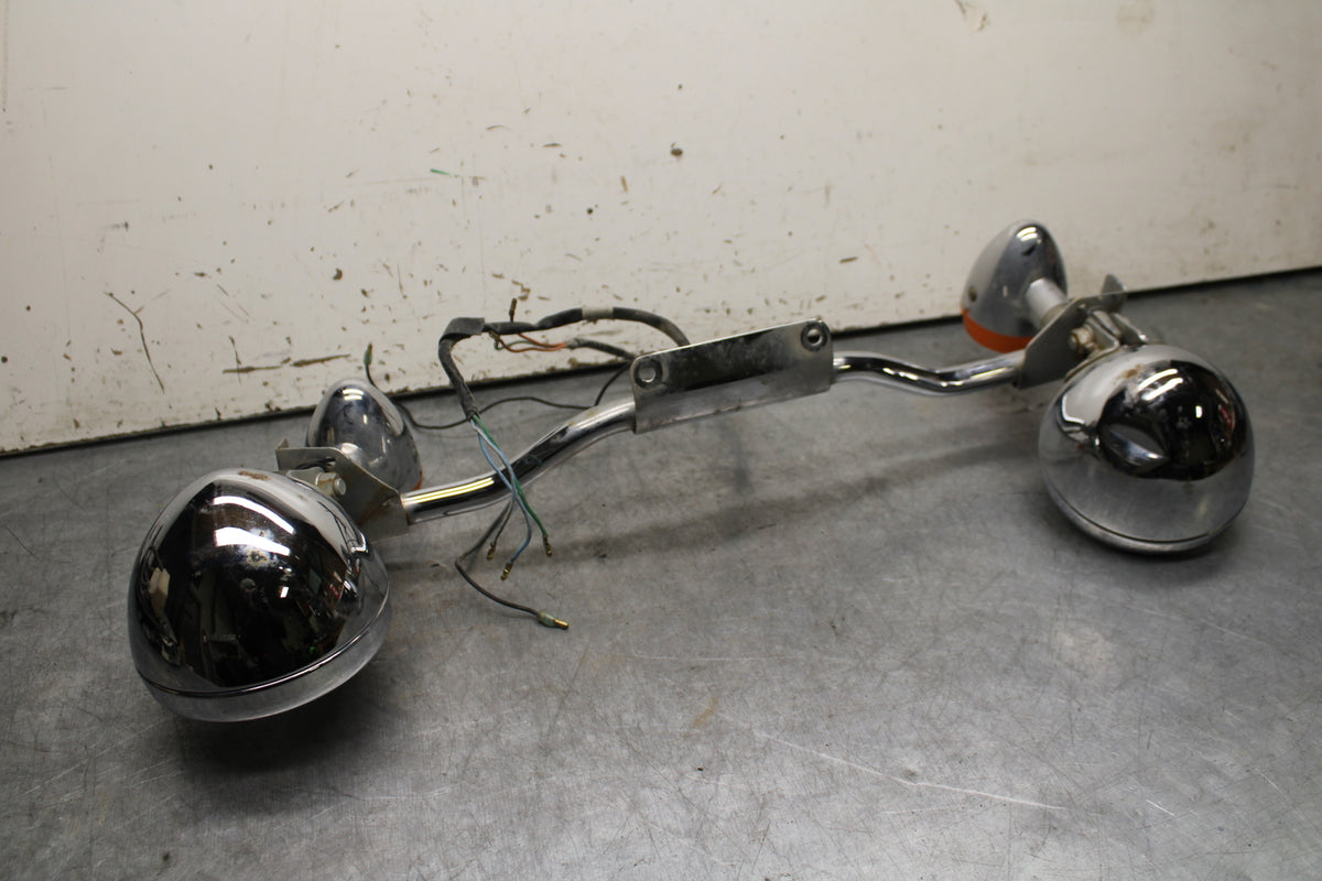 02-04 HONDA VTX1800S FRONT TURN SIGNAL BAR MOUNT & TURN SIGNALS BB712