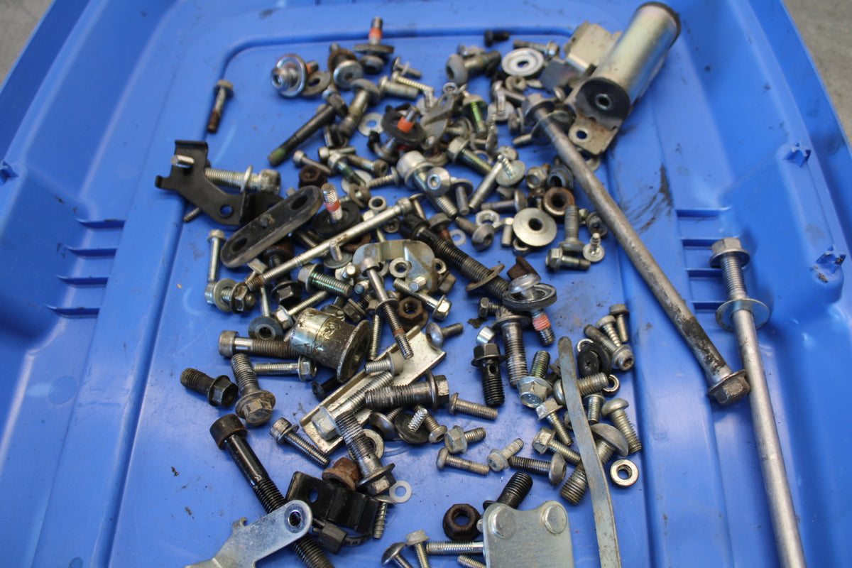 09-15 YAMAHA FZ6R ENGINE MOUNTING BOLTS HARDWARE MOTOR SCREWS BB686